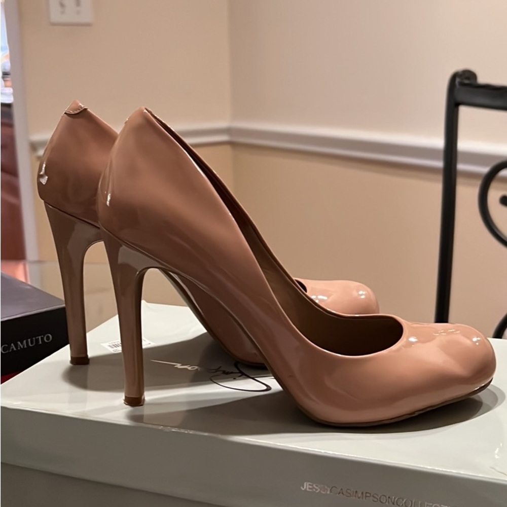 Jessica Simpson nude patent leather pumps